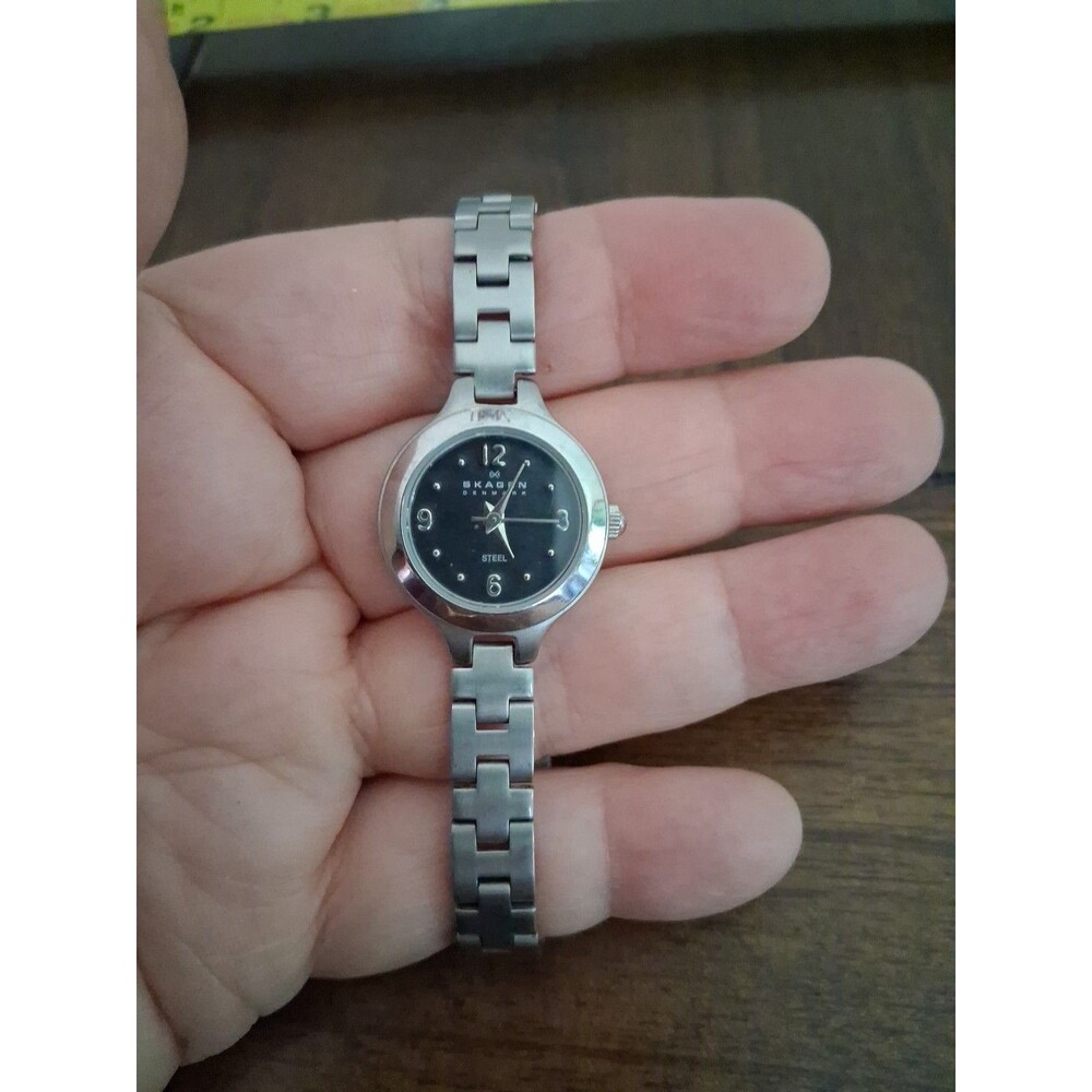 Watch Skagen Denmark Women's Silver Toned Link Band Analog Not Working